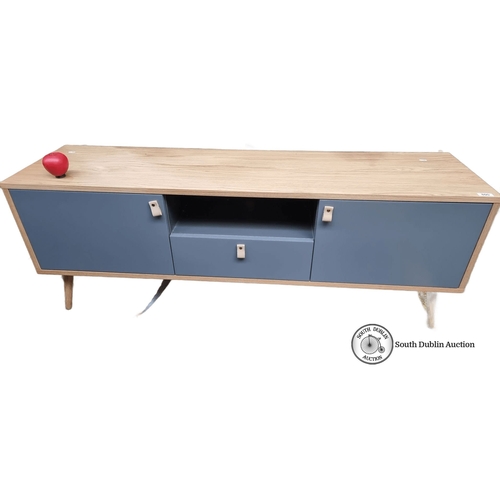 1315 - A good Modern Large Tv Stand  with oak veneer and grey doors. Includes three compartments and intern... 