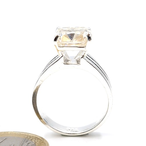 1337 - A 4.40ct cushion cut white moissanite stone ring set in sterling sliver stamped 925. Ring size R. To... 