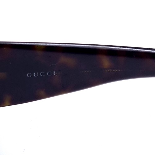 16 - A pair of Gucci sunglasses 'Made in Italy' with reference nos to frame.