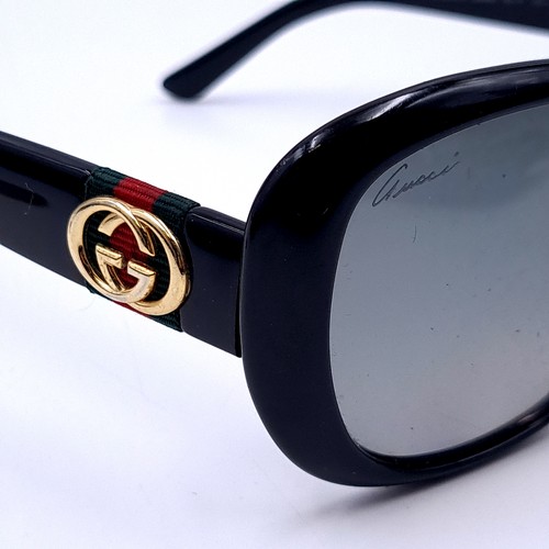 25 - A pair of Gucci sunglasses marked 'Made in Italy' with attractive detailing to frames.  Comes in Guc... 