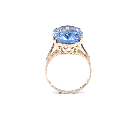 30 - Star Lot : A Fabulous Large blue topaz gemstone ring set in nine carat gold. Size - Q. Weight - 5.1 ... 