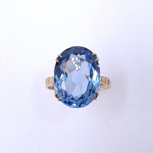 30 - Star Lot : A Fabulous Large blue topaz gemstone ring set in nine carat gold. Size - Q. Weight - 5.1 ... 