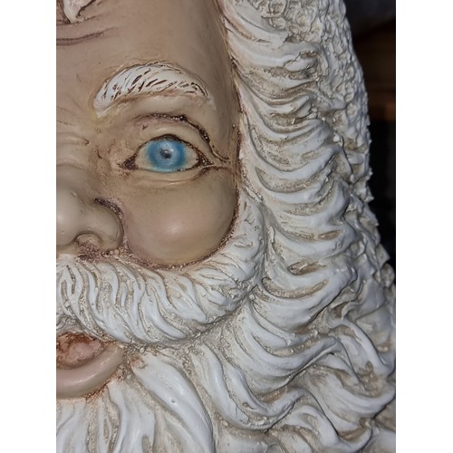 675 - Super Star lot : A very large full size Santa Claus in sleigh, vivid colors. Realistic features with... 