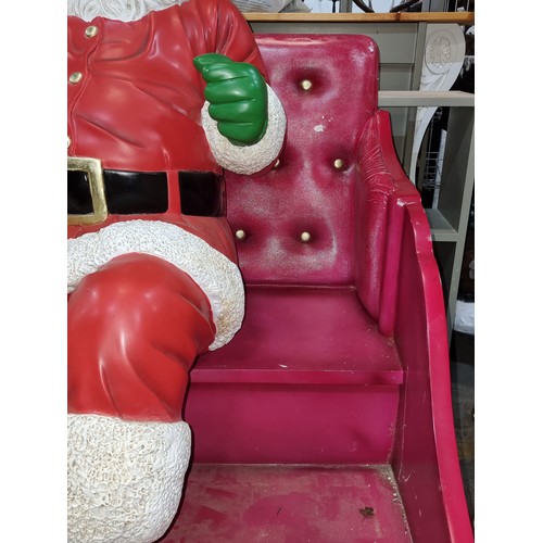 675 - Super Star lot : A very large full size Santa Claus in sleigh, vivid colors. Realistic features with... 