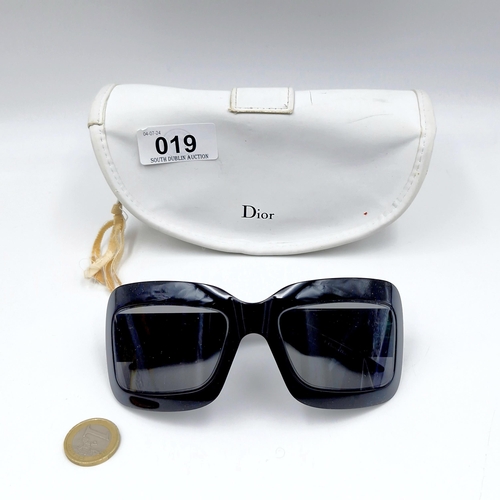 19 - A pair of Christian Dior sunglasses with serial nos to frames. Lenses in good, clean condition. Come... 