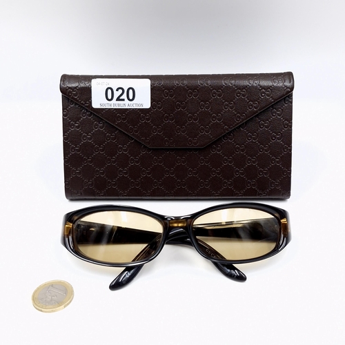 20 - A pair of Gucci gold sheen framed sunglasses with serial nos to frame. Lenses in good, clean conditi... 