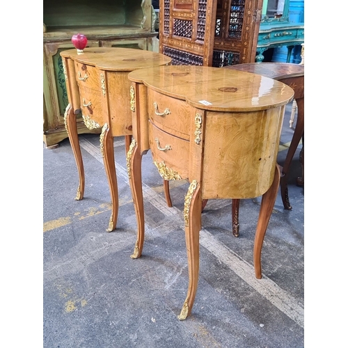 1002 - Star Lot ; A lovely Pair of Louis XV-style side tables in burr wood with ornate gilt ormolu mounts, ... 