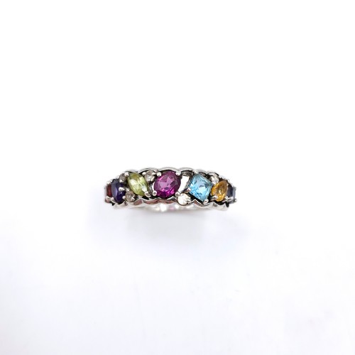 13 - A vari hue gemstone ring, with amethyst, aqua, citrine, sapphire etc  set in sterling silver. Ring s... 