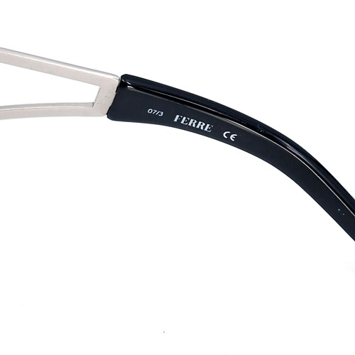 43 - A pair of designer Fendi Ferre wrap around sunglasses. Lenses in good, clean condition.