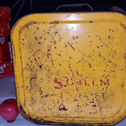 430 - Vintage Shell Evirac oil can, yellow metal, from the mid-20th century. Capacity marked as 5 gallons,... 