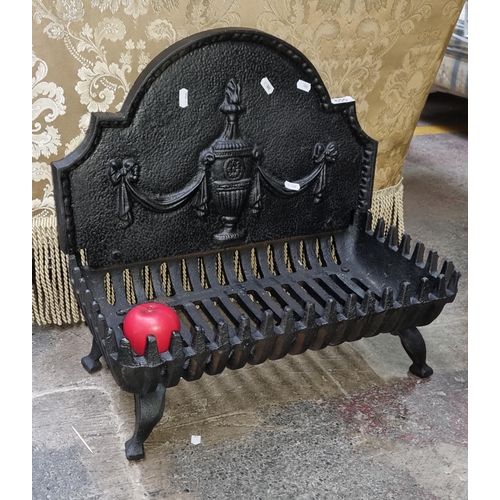 655 - Star Lot : A gorgeous and extremely elegant cast iron fire basket with integrated fire back. The fir... 