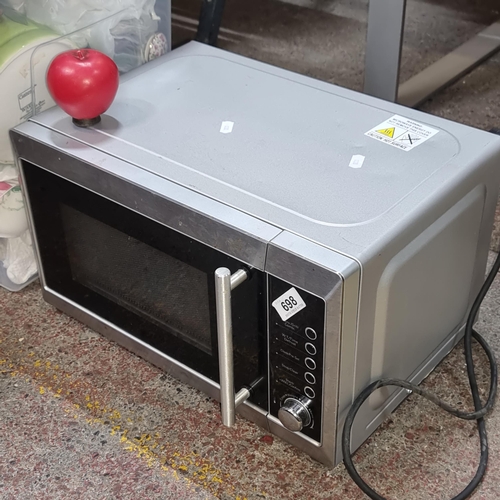 698 - A Tesco microwave oven with grill. Model: MG2011 230-240V ~ 50Hz 1200-1270W.