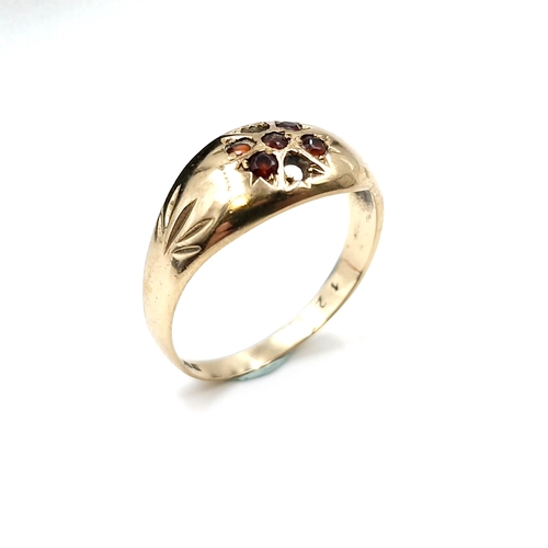 517 - A nine carat gold (375) garnet gypsy ring (two stones missing). Size - N. Weight - 2.14 grams.