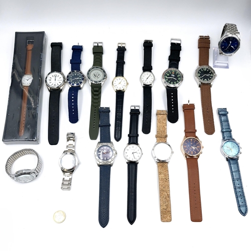 538 - A very large collection of assorted men's wristwatches. Items as per photographed.