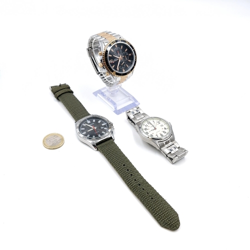 541 - Three assorted watches - A Sekonda chronograph wristwatch with bi-metal bracelet together with a web... 