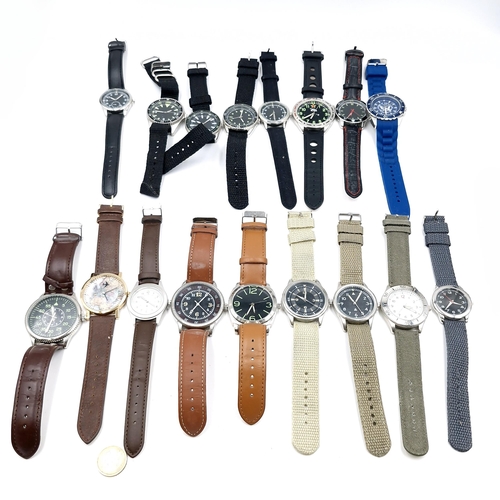 544 - A bag of assorted gents wristwatches. As per photographed. A lot of these are replicas of vintage Mi... 