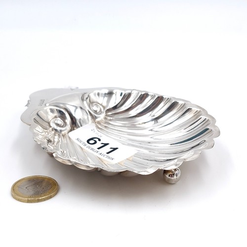 611 - A very handsome shell designed dish standing on three ball feet. Dimensions: 13 x 10 cms. Hallmarked... 