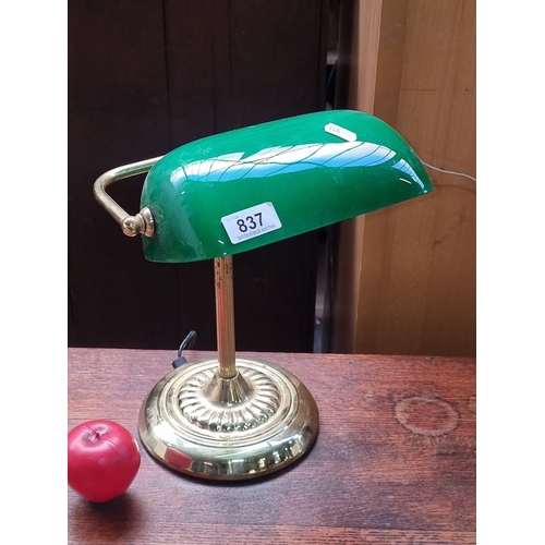 837 - Vintage banker’s lamp with green glass shade and brass base. Model: YD-2D105, 230V, E27 60W max.