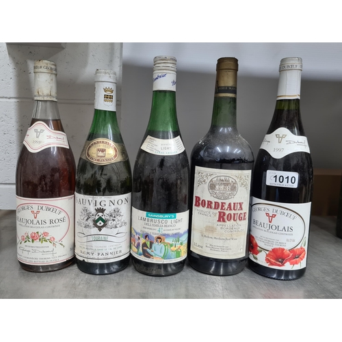 1010 - Five sealed bottles of alcohol including a 75cl bottle of Georges Duboeuf Beaujolais (€16.00) a 1 Li... 