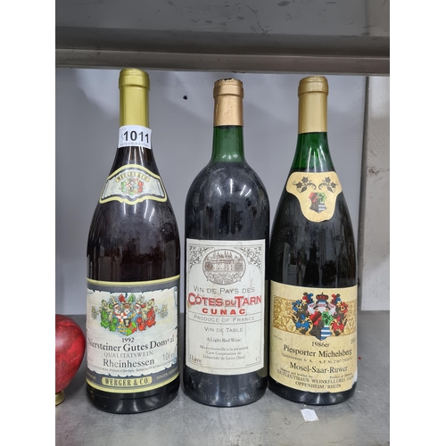 1011 - Three sealed 1 Litre bottles of alcohol including a bottle of Gutleuthaus Weinkellerei 1986er Piespo... 