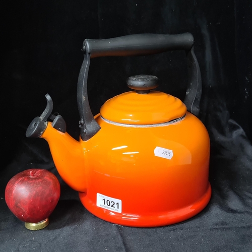 1021 - A lovely 'Le Creuset' Traditional Kettle. Features Enamelled Carbon Steel with the iconic orange Vol... 