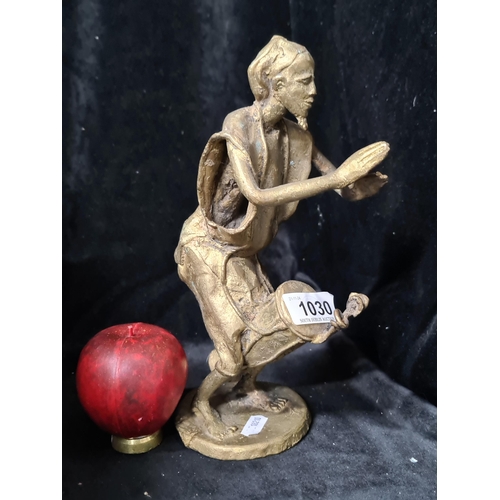 1030 - A heavy vintage brass sculpture of a figure playing the drums. Features a gilt tone throughout.