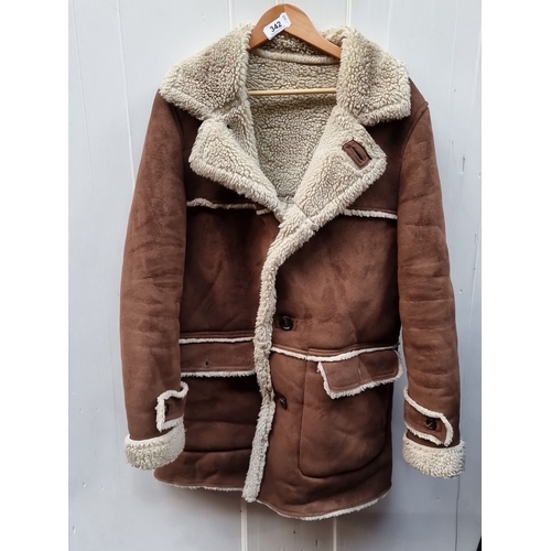 1303 - Brown shearling-style coat with faux fur lining. Size M.
Previous in auction on 14.11.24 with Lot no... 