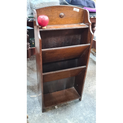 1173 - A wonderful early 20th centur oak wall mounted magazine rack / would work of shoes ir .