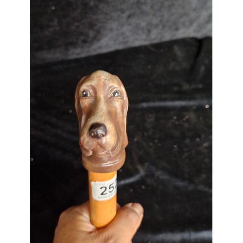 252 - A very handsome antique walking stick with the very expressive face of a dog as the handle.