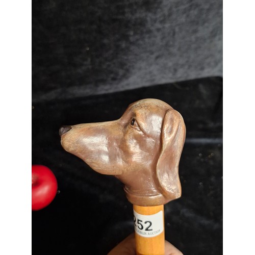 252 - A very handsome antique walking stick with the very expressive face of a dog as the handle.