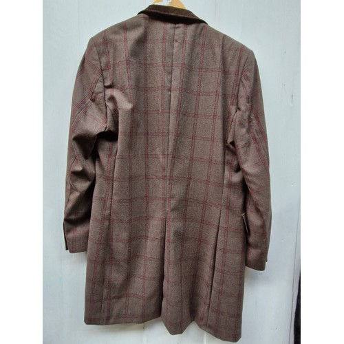 348 - A fabulous Gibson plaid gents wool mid length shooting coat. Size 38R. Nice classic design. in very ... 