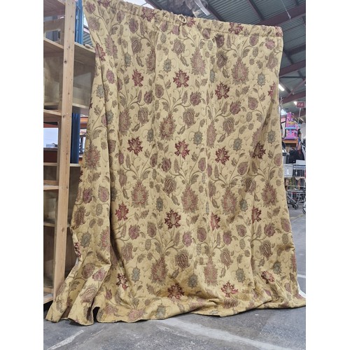 354 - A lot of a pair of vintage curtains with matching cushions.
220 cm height