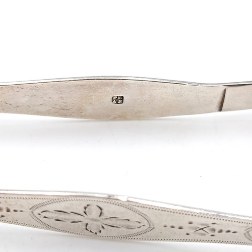 590 - A pair of sterling silver sugar tongs with London hallmarks. Length - 14 cms. Weight - 31.42 grams.