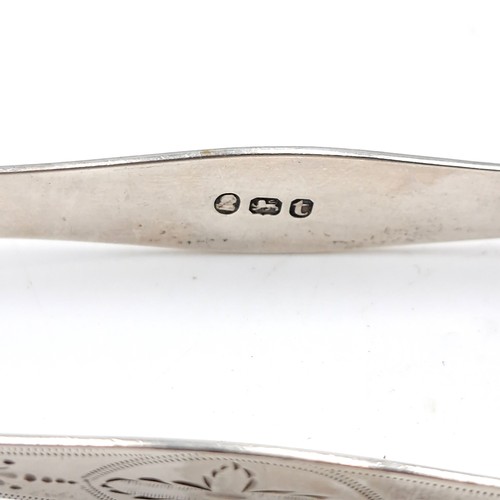 590 - A pair of sterling silver sugar tongs with London hallmarks. Length - 14 cms. Weight - 31.42 grams.