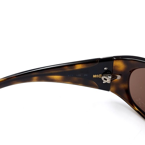 621 - A pair of Prada wrap round sunglasses with faux tortoise shell frames marked 'Made in Italy'. Comes ... 