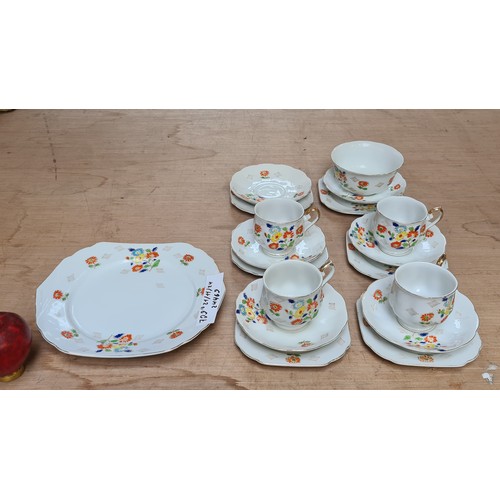 822 - A very pretty hand painted 18 piece pretty made in Japan teaset.