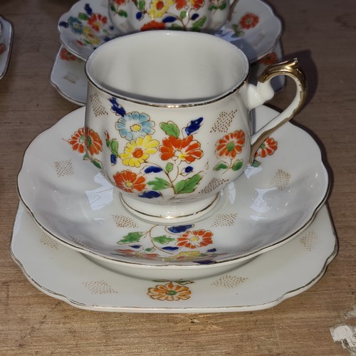 822 - A very pretty hand painted 18 piece pretty made in Japan teaset.