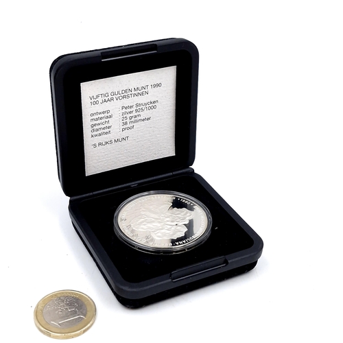 513 - An encapsulated 50 grams 925 dutch silver coin dated 1990. Boxed.