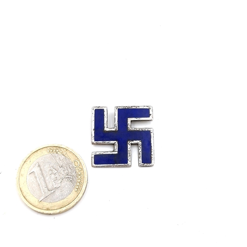 530 - An original WW2 sterling silver enamelled brooch hallmarked Birmingham. Weight - 3.85 grams. Pin mis... 