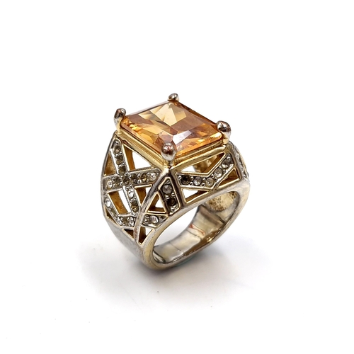 542 - An orange stone statement cocktail ring with crown mount. Size - O. Weight - 19.8 grams. Boxed.