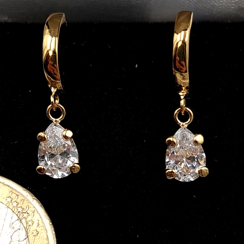 549 - A pair of gold plated teardrop gemstone drop earrings suitable for pierced ears. Old new stock - nev... 