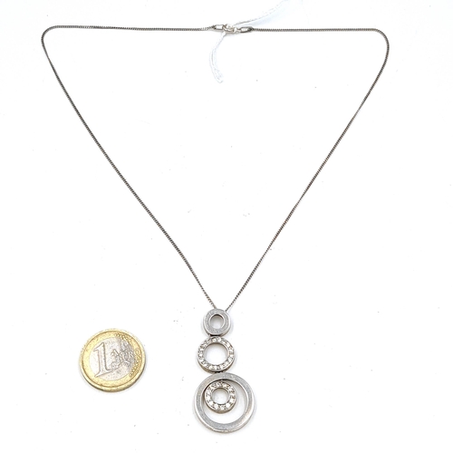 605 - A sterling silver multi link pendant & chain. Length of chain - 36 cms. Weight - 6 grams.