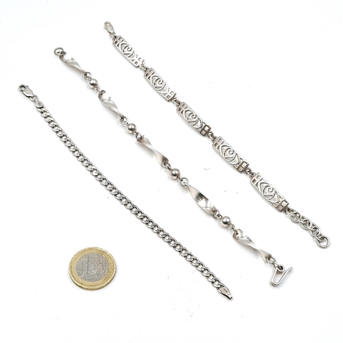 630 - Three sterling silver bracelets. Total weight of items - 27.5 grams. Items as per photographed.