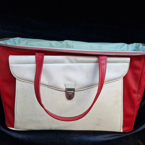 1205 - A super retro 1970s Italian Coca Cola branded cooler bag. In the traditional colour pattern. Very co... 