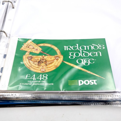 613 - Star lot : A good collection of fine Irish mint booklet approx. 20. Catalogue value - 500 euros.