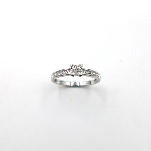 567 - Star lot : An 18 carat white gold vari cut diamond ring. Weight of diamonds - 0.25 carats. Stamped t... 