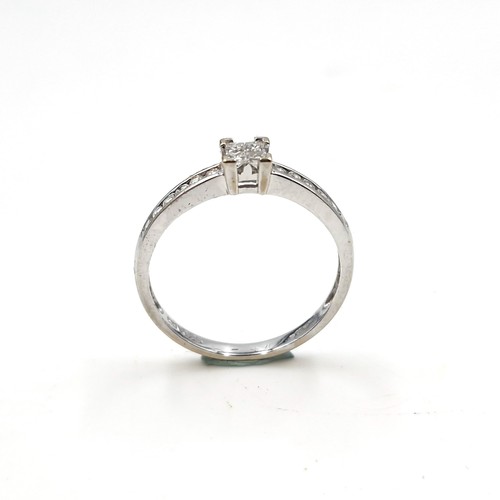 567 - Star lot : An 18 carat white gold vari cut diamond ring. Weight of diamonds - 0.25 carats. Stamped t... 