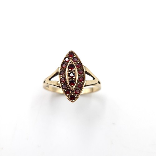 586 - Star Lot : An antique nine carat gold pretty garnet stone ring. Size - N. Weight - 3.24 grams. Boxed... 