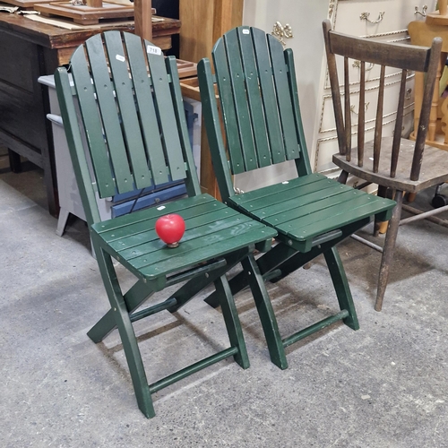 718 - A pair of solid wood folding garden chairs in classic forest green.  From the clearance of Dunboyne ... 