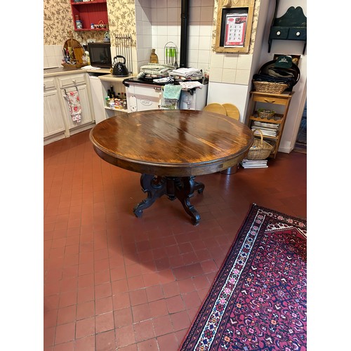 1433 - Start Lot : A super flame mahogany round breakfast table with a lovely coloured grain top and handso... 